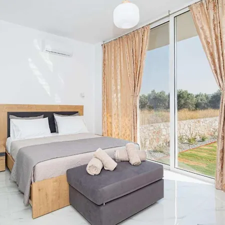 Vila Villa Arti Charaki Haraki