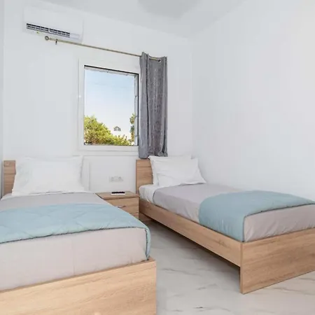 Vila Villa Arti Charaki *