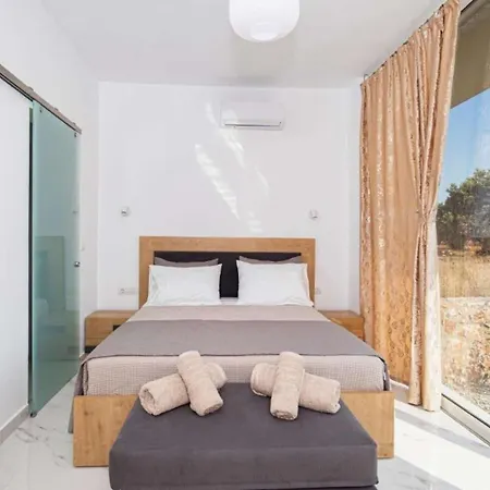 Villa Arti Charaki *