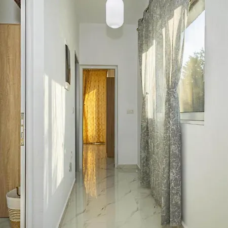 Vila Villa Arti Charaki