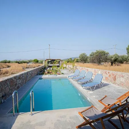 Villa Arti Charaki Vila *