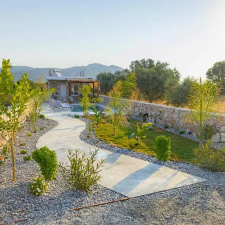 Villa Arti Charaki Vila *