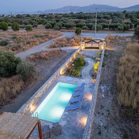 Vila Villa Arti Charaki *