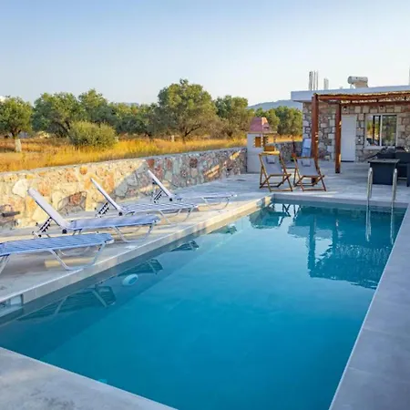 Villa Arti Charaki *