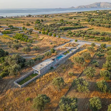 Villa Arti Charaki *